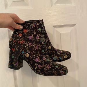 Diba patterned ankle boots